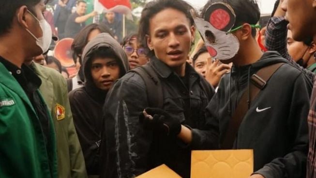 Sempat Lempar Bangkai Tikus ke Gedung DPR RI, Terungkap Alasan Jefri Nichol Ikut Aksi Tolak UU Cipta Kerja