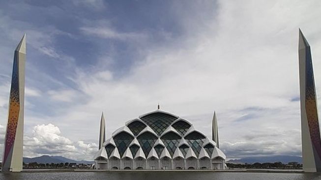 Viral ! Ridwan Kamil Sambut Hari Raya Idul Fitri, Ternyata Ini Filosofi Masjid Al Jabbar Bandung
