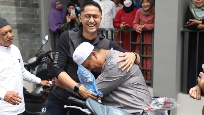 Seorang Marbot di Bandung Barat Dibikin Haru Hengky Kurniawan, Ternyata Diberi Ini