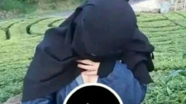 TERPOPULER HARI INI : Video Viral Wanita Bercadar di Ciwidey, Tips Dokter Boyke untuk Pasutri Lama Agar Harmonis, Cek Fakta Ciro Alves Gabung Persija