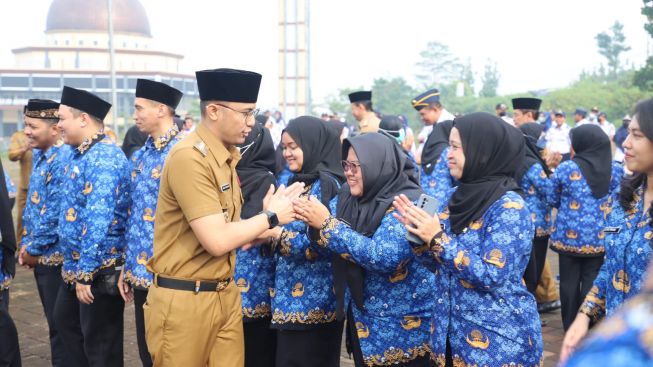 Serahkan SK CPNS dan PPPK, Hengky Kurniawan Ingatkan Hal Ini