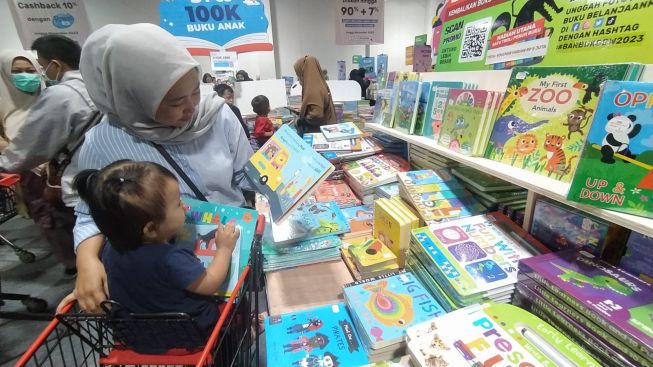 Warga Serbu Pameran Buku Big Bad Wolf di Bandung Barat