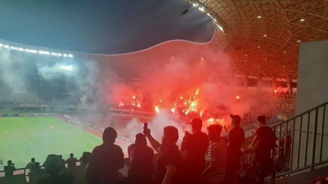 Sering Disalahgunakan, ini Arti Hand Flare dan Cara Tepat Memakainya, Waspada Bisa Menyulut Kebakaran!