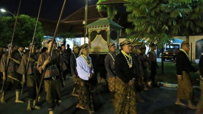 Amalan Malam 1 Suro dan Jadwalnya Tahun 2023: Merayakan Tradisi Spiritual yang Khas