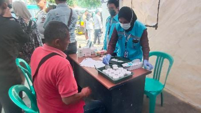 Puluhan Pengemudi Angkutan Umum di KBB Jalani Tes Urine