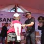 Diminta Warga, Hengky Kurniawan Tak Ragu Berikan Jaket Kesayangan