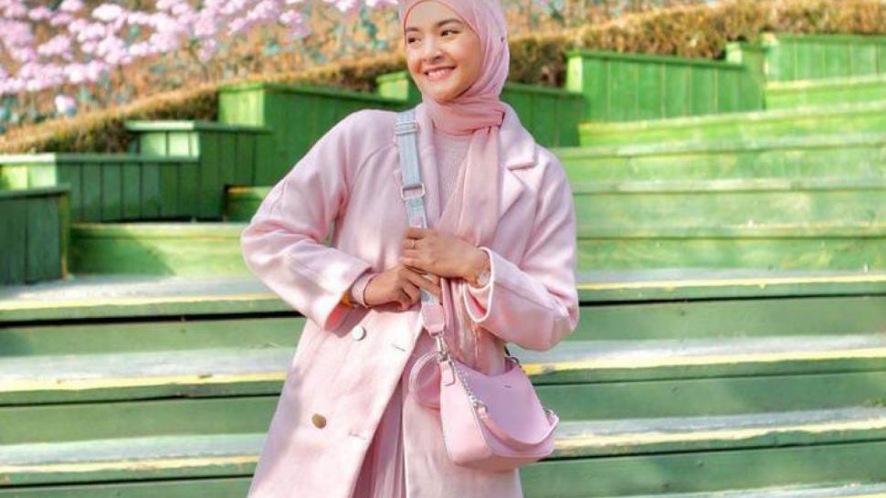 Bikin Nangis Momen Haru Nabila Ishma Hadiri Wisuda Mendiang Eril