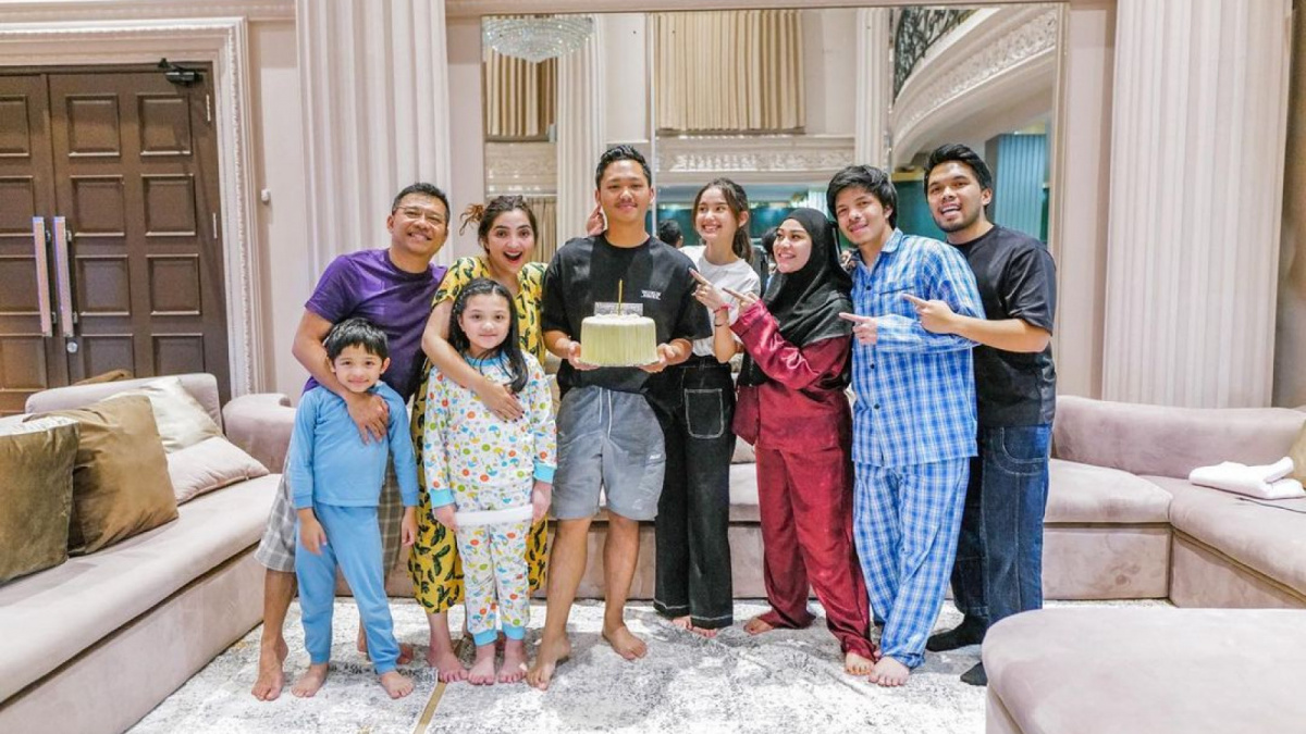 Kebersamaan Sarah Menzel dan The Hermansyah [[Instagram/@ashanty_ash]]