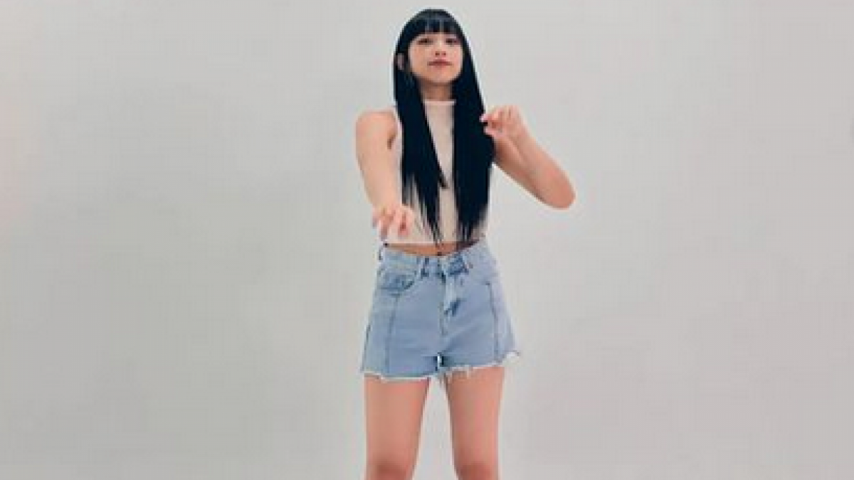 Dita Karang [[Instagram]]