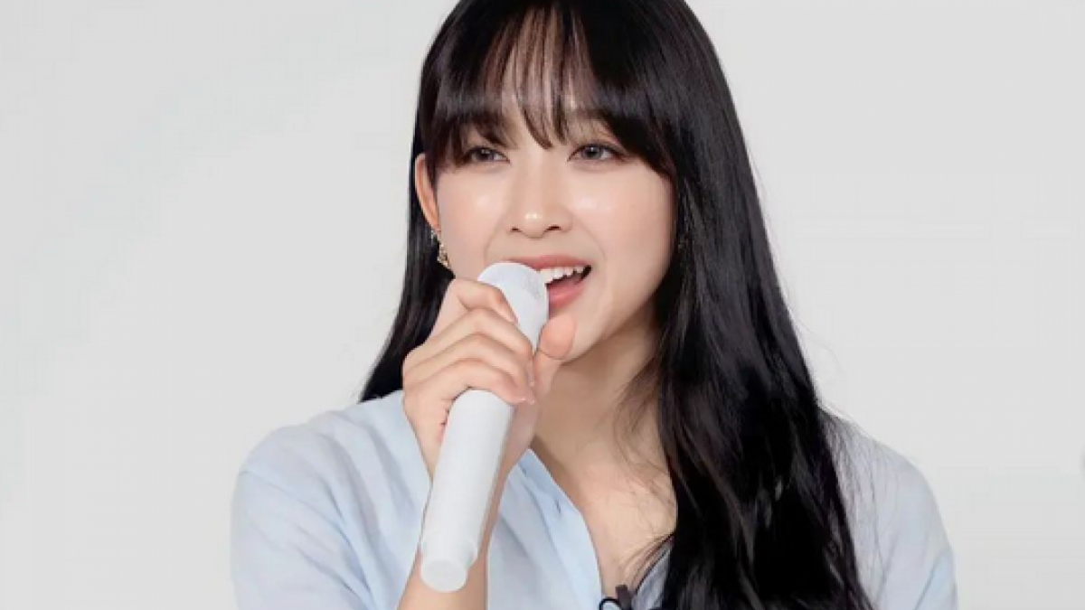 Dita Karang [[Instagram]]