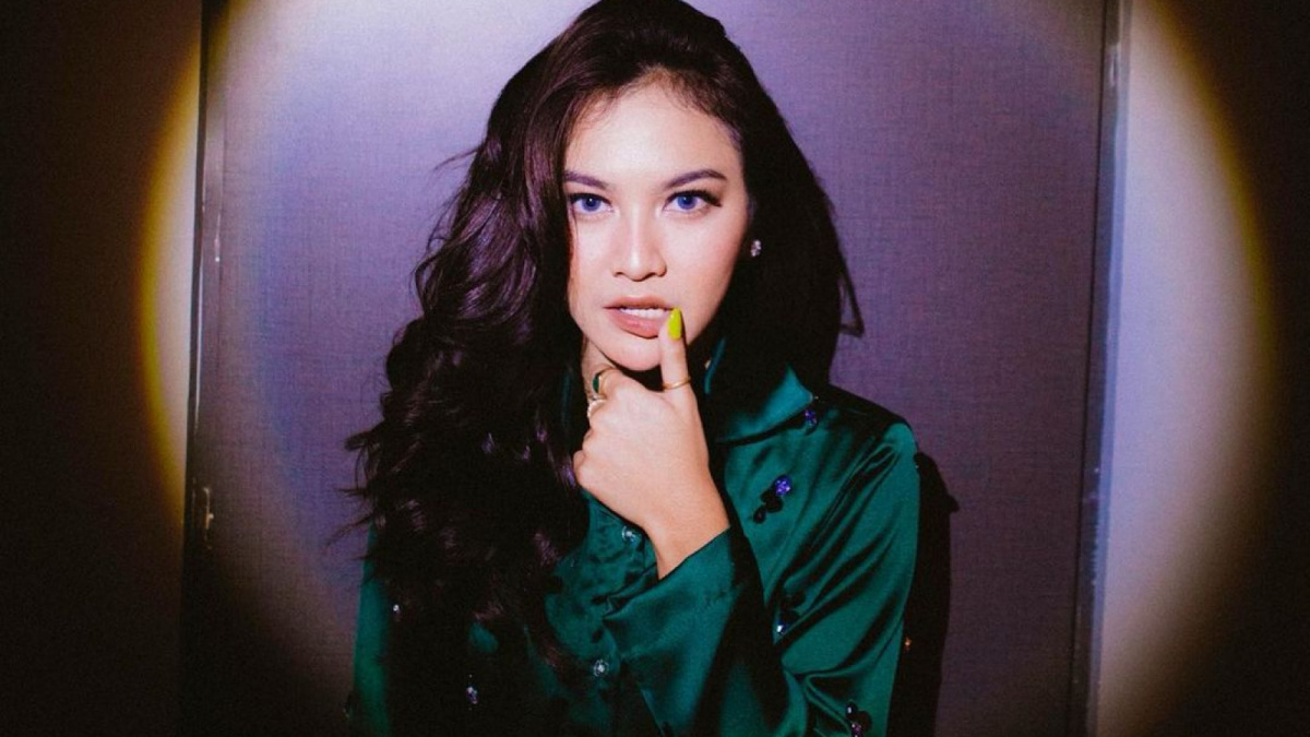 Mahalini Raharja [[Instagram]]