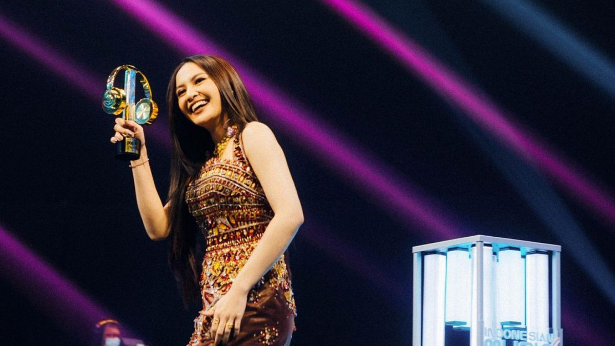 Mahalini Raharja [[Instagram]]