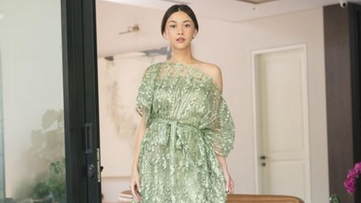 Nana Mirdad [[Instagram]]