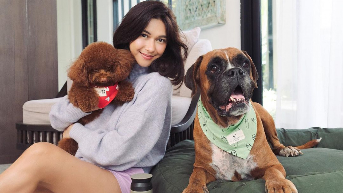 Nana Mirdad [[Instagram]]