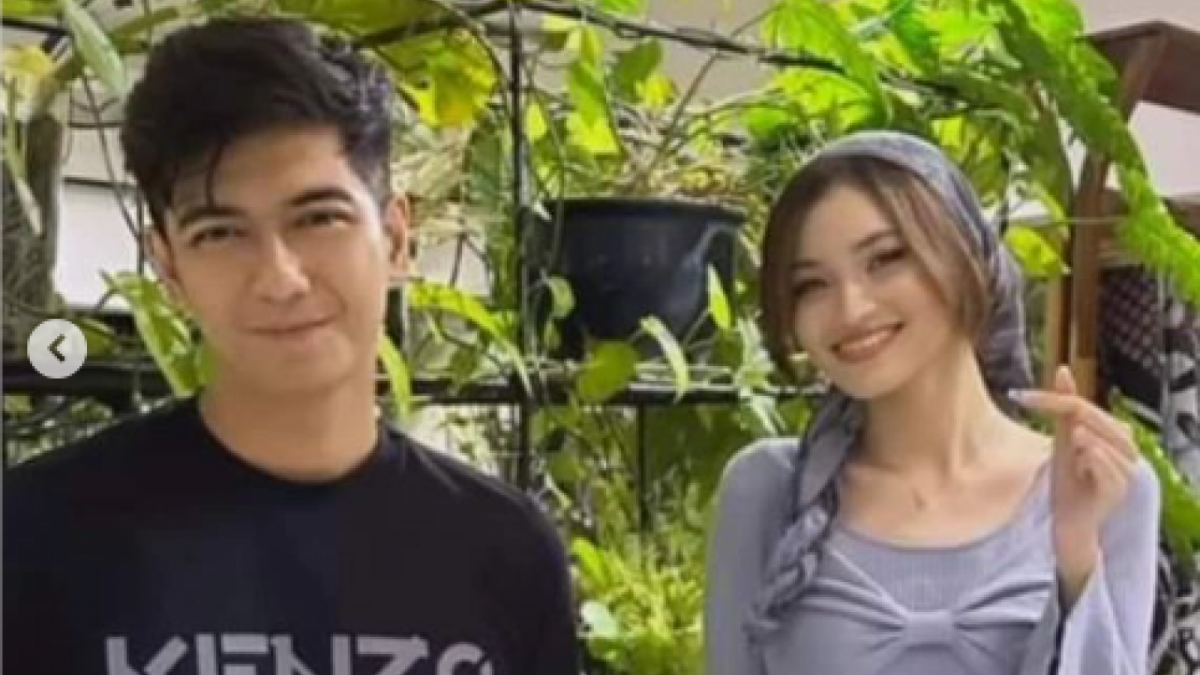 Teuku Ryan Foto Bareng Influencer Seksi. [Ist]