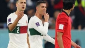 Cristiano Ronaldo Bereaksi Frustasi Ketika Dikeluarkan Dari Lapangan: Masukan Jari ke Dalam Mulut