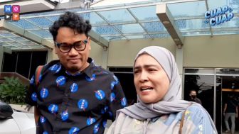 Tak Kuasa Tahan Tangis Usai Besuk Indra Bekti, Uya Kuya dan Astrid: Alhamdulillah