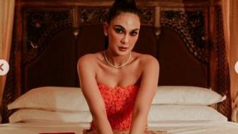 Luna Maya Tampil Seksi di New York Fashion Week 2023, Netizen Malah Sebut Bunda Corla