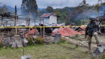 KKB Bakar Kantor Pemerintah, Warga Pendatang Mengungsi ke Kantor Koramil dan Masjid