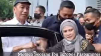 Video Momen Presiden Jokowi Terima Produk Keripik Tempe Hasil dari Pelaku UMKM