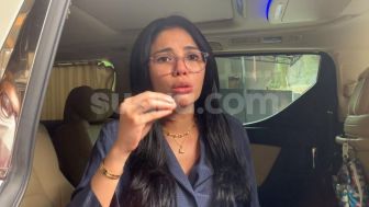 Nikita Mirzani Pamer Mobil Baru, Netizen Curiga Mobil Second