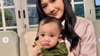 Foto Bersama Cipung, Erina Gudono Dan Kaesang Disebut Akan Punya Bayi