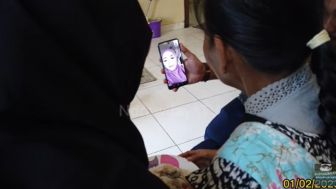 Video Call dengan Ibu Eny Sukaesih, Natalie Holscher Tiba-tiba Didoakan Segera Menikah