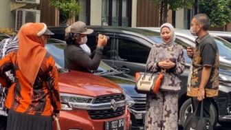 Sebelum Sidang, Venna Melinda Bikin Vlog di Pengadilan Agama Bareng Pengacara