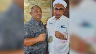 Ali Mochtar Ngabalin Disorot Karena Diduga Pakai Jam Tangan Harga Rp700 Juta