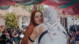 Mamah Dedeh Senyum-senyum Dituduh Usir Anak Kandung dan Paksa Kembali ke Islam