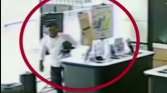 Detik-detik Anggota DPRD Sumatera Utara Curi Jam Tangan Terekam CCTV