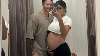 Milen Cyrus Pamer Foto Perut Buncit 2 Bulan Dan 14 Weeks : Hamil Anak Apaan Nih?