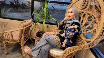 Ibunda Ayu Ting Ting Joget Dengan Lagu Bahasa Arab, Netizen Bandingkan Dengan Mama Rita