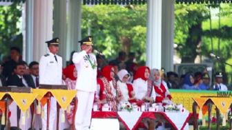 Gubernur Sumatra Utara Hentikan Upacara Bendera Karena Sahabat Orang Tua Dari Kampung Berkunjung