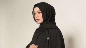Drama Lagi, Lesti Kejora Nangis Peluk Rizky Billar Saat Baca Komentar Haters Untuk Suami