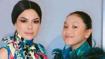 Lolly Sebut Hanya Nikita Mirzani yang Bisa Bayar Sekolahnya Dibantah Sang Ibu : Hanya Orang Bego yang Bilang Nggak Bisa