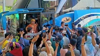 Jemaah Haji Pakai Baju 15 Lapis dan dan Celana Lima Lapis Agar Lolos Bagasi