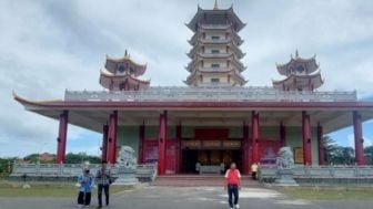 Pagoda Tertinggi di Indonesia Diresmikan