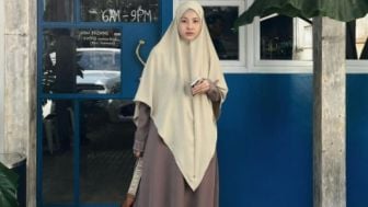 Natasha Rizki Dicibir Karena Main Tenis Pakai Busana Syar'i: Kan Ada Baju Olahraga