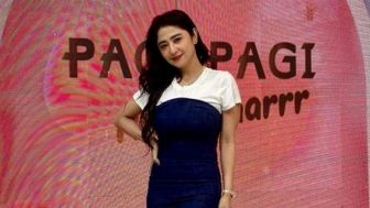 Soal Gaji Pilot, Dewi Perssik Pamer Penghasilan Pacar Rp 200 juta