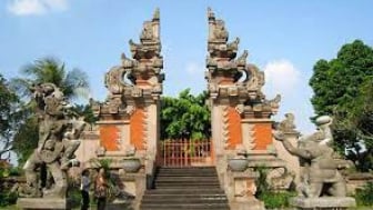 Makna Rumah Gapura Candi Bentar Bagi Orang Bali