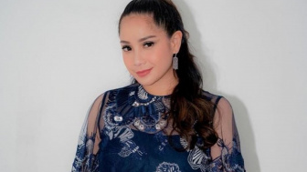 Netizen Puji Wajah Mulus Nagita Slavina di Kamera Wartawan
