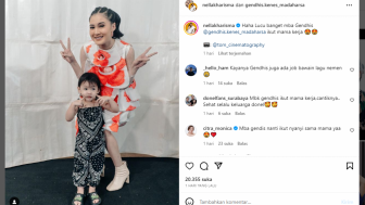 Boyong ke Tempat Kerja, Nella Kharisma Foto sama Anaknya: Lucu Banget Mba Gendhis