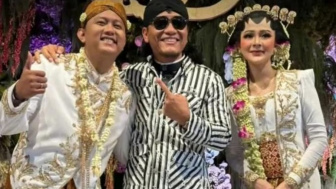 Denny Caknan dan Bella Bonita Ciuman Bibir di Atas Panggung, Netizen Tunggu Respon Gus Miftah