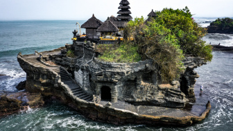 Asal Usul Pura Tanah Lot Berdasarkan Mitologi Bali