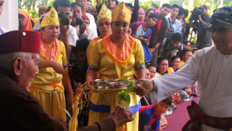 Beluluh, Ritual Adat Menyucikan Sultan Kutai