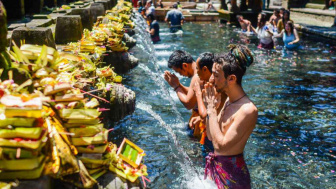 Makna Cara Ritual Melukat di Bali