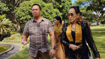 Andika Perkasa Ajak Anak Dan Istri Kunjungi Sukmawati Soekarnoputri di Istana Tampaksiring