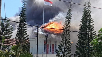 Kantor Bupati Pohuwato Gorontalo Dibakar Massa, Gedung DPRD Pohuwato Dirusak