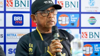 Pelatih Bhayangkara FC Emral Abus Minta Maaf: Inilah Namanya Sepak Bola, Kehilangan Fokus Sedikit Terjadilah Gol